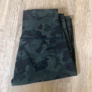 Lululemon Wunder Under Green Camo size 4